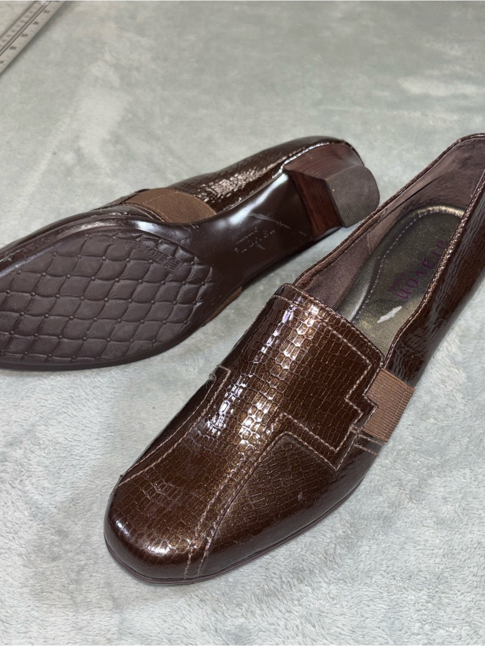 Aravon by New Balance Brown Crocodile Print Slip-On Comfort Heels - Size 10